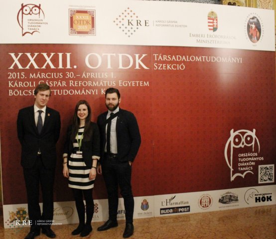 OTDK fal előtt készült képek